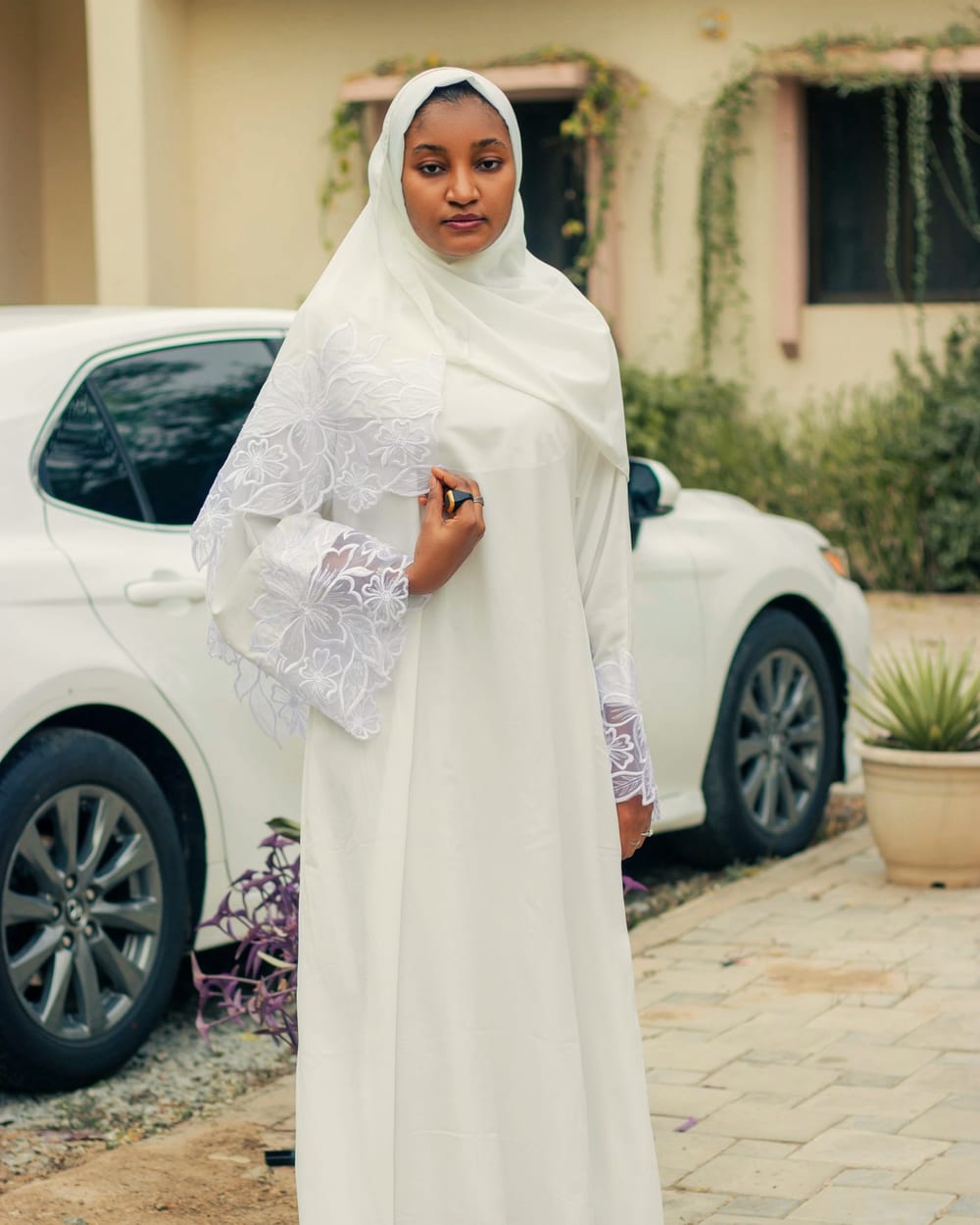 Voyager Cape white Abaya